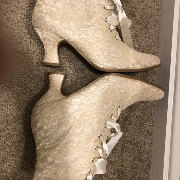 Lace shoes - Picture 5 of 8